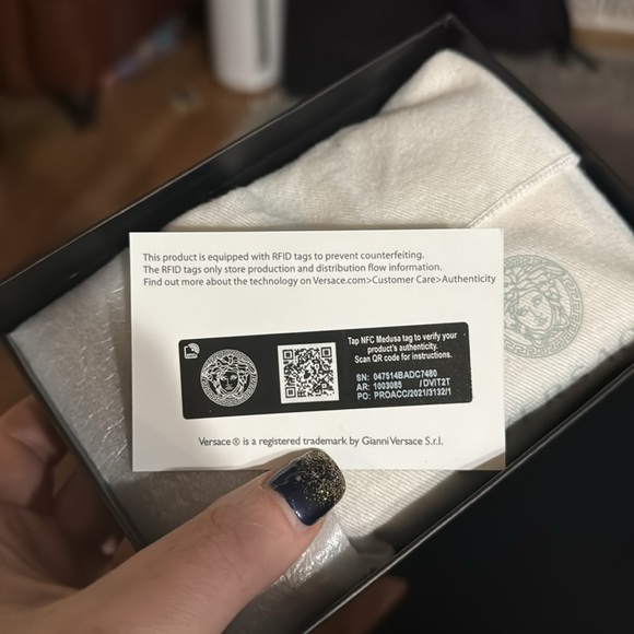 VERSACE Leather Wallet and Chain - Picture 16 of 16